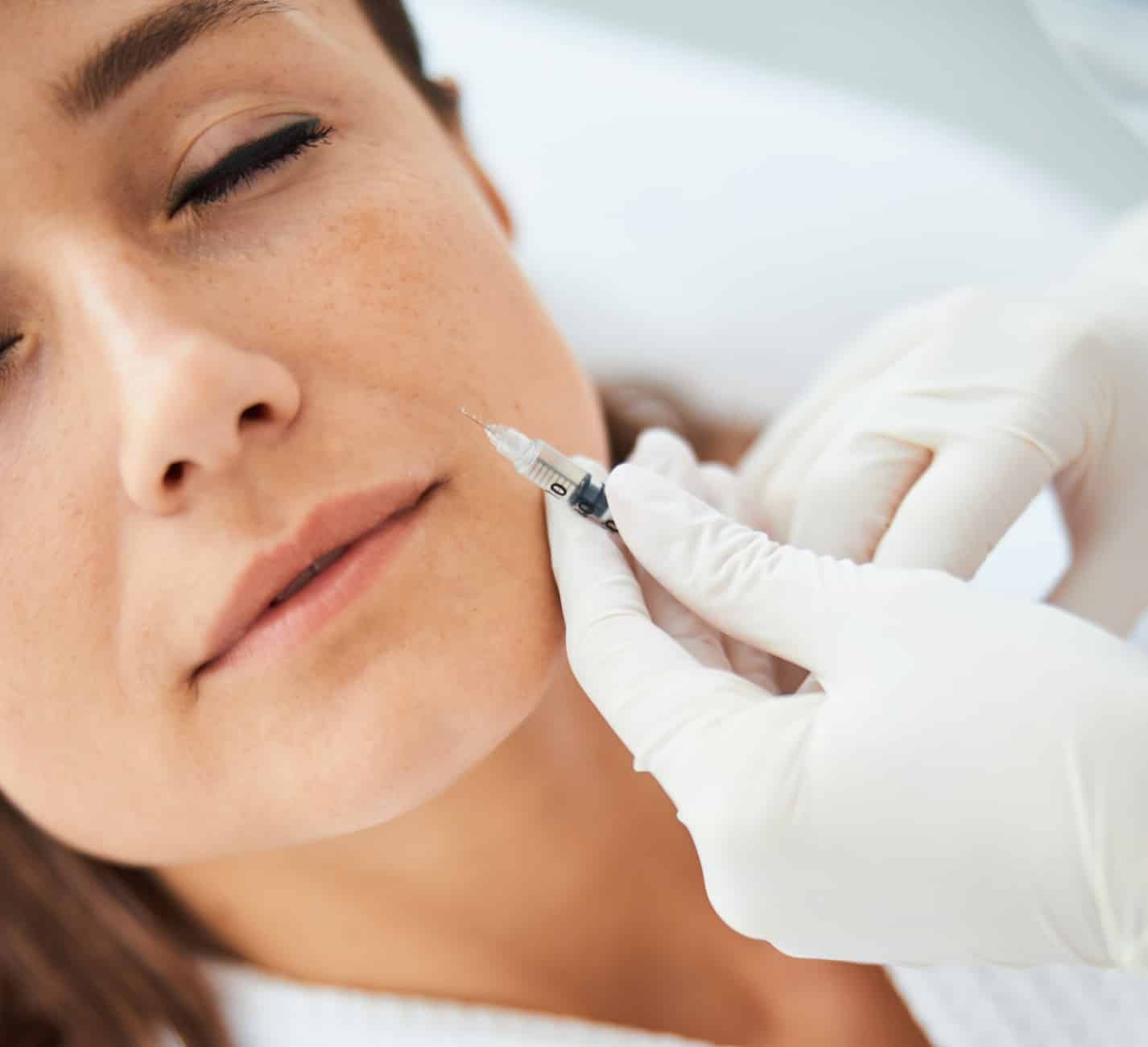 Acide hyaluronique sillons nasogéniens à Gonesse | Injection acide hyaluronique prix | Institut R.E.N